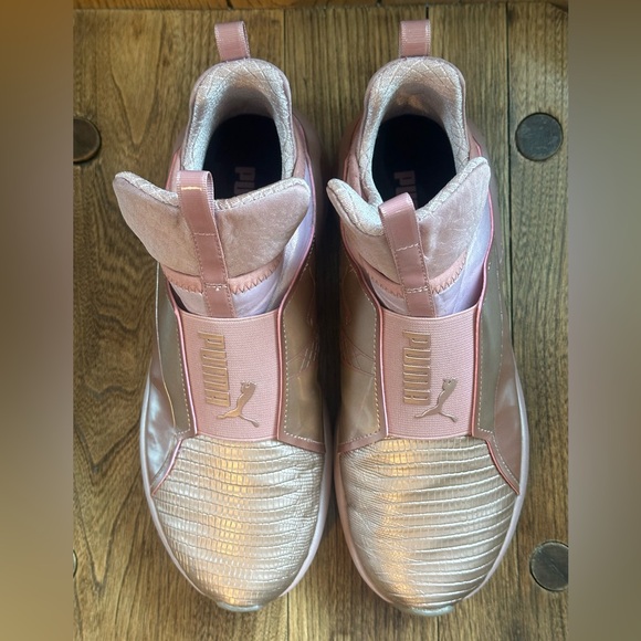 SOLD-PUMA Kylie Jenner Fierce Metalic Trainer Rose Gold 189865-02 - Size 7.5 - Picture 2 of 9